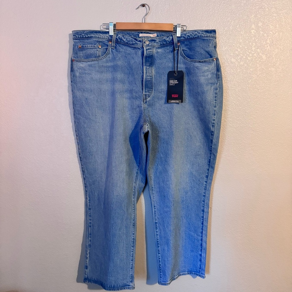 Levi's Ribcage Straight Light Wash Ankle Jeans‎